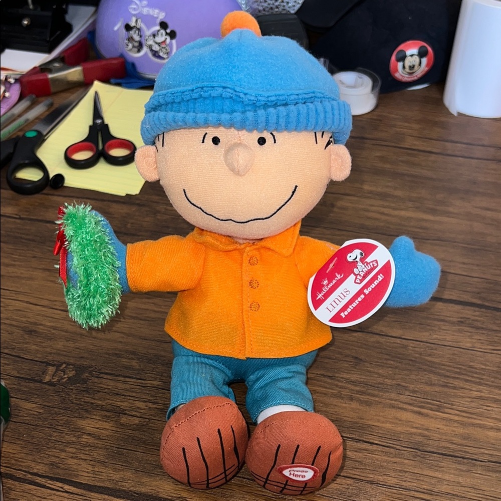 NWT Hallmark Peanuts‎ Linus Christmas Stuffed Toy- OS